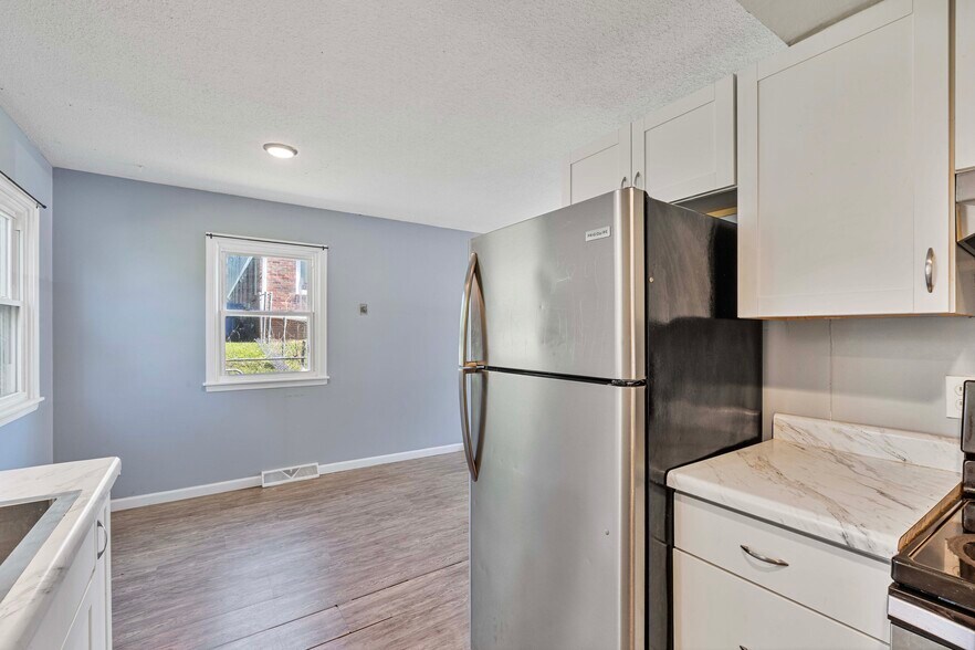 More Photos Of 2704 Magnolia Dr, Bettendorf Multifamily For Sale