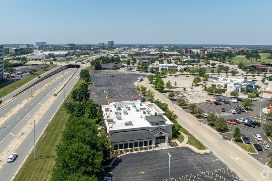 More Photos Of 87 Yorktown Shopping Ctr, Lombard Restaurant For Sale