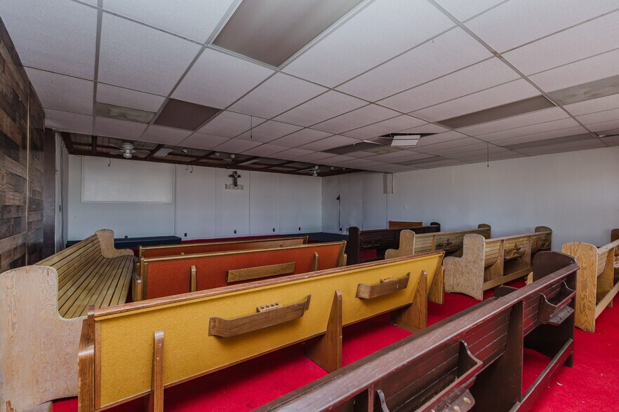 More Photos Of 5110 S Hydraulic St, Wichita Freestanding For Sale