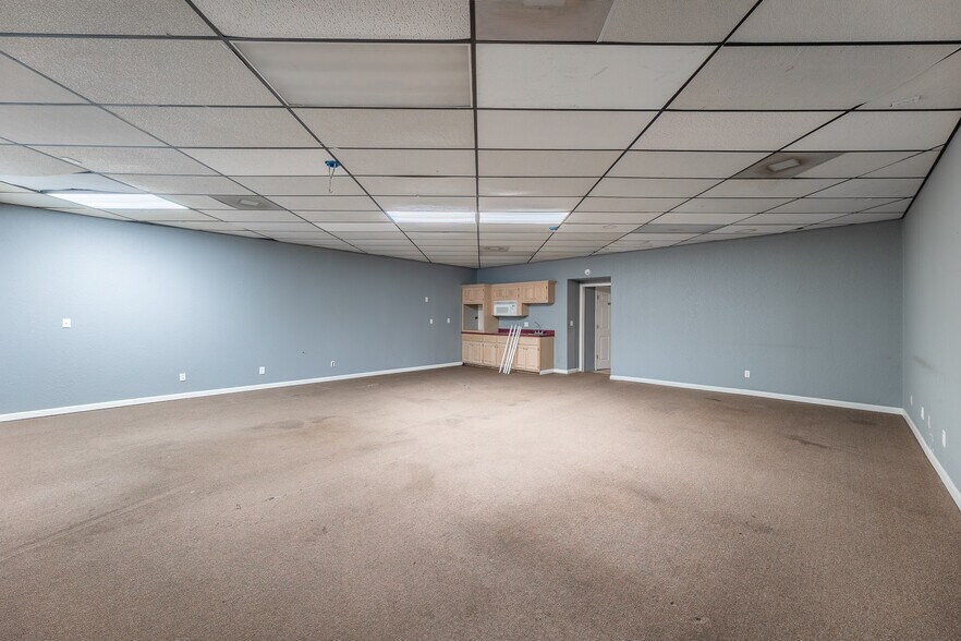 More Photos Of 602 E Outer Rd, Poplar Bluff Warehouse For Sale