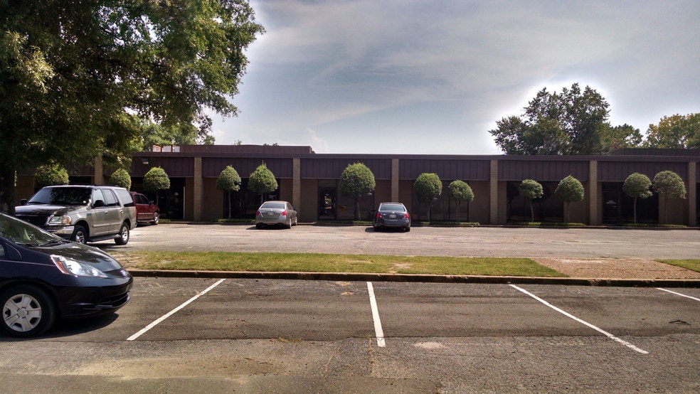 More Photos Of 3035 Directors Row, Memphis Flex For Lease