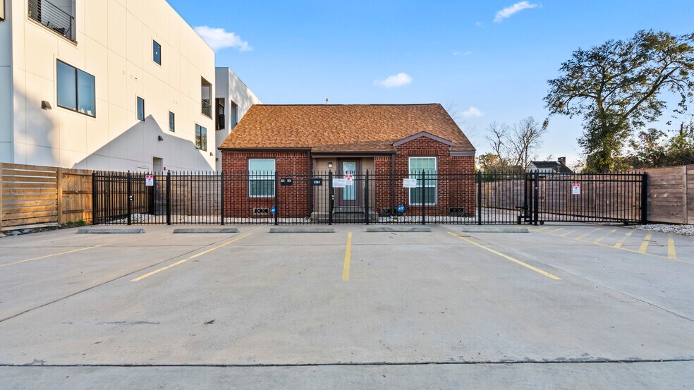 More Photos Of 4928 Old Spanish Trl, Houston Office For Sale