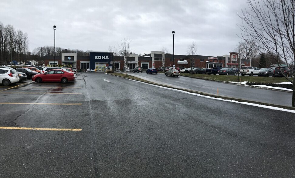 More Photos Of 316 Rue Denison E, Granby Storefront For Lease