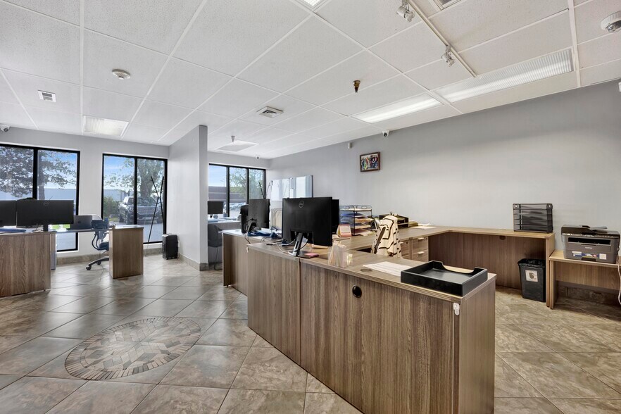 More Photos Of 764-768 Thomas Dr, Bensenville Manufacturing For Lease