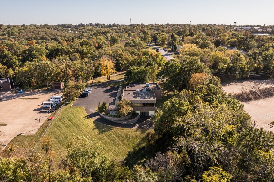 More Photos Of 1423 Randy Ln, Jefferson City Office For Sale