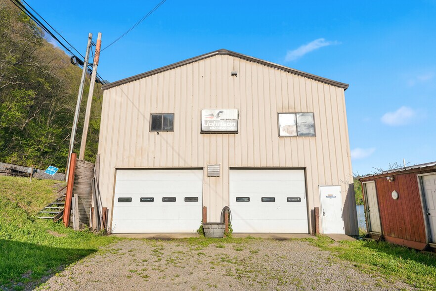 More Photos Of 490 Fort Martin Rd, Maidsville Flex For Sale