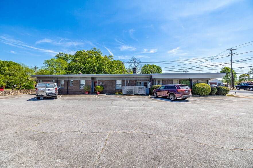 More Photos Of 201 S Weston St, Fountain Inn Office For Sale