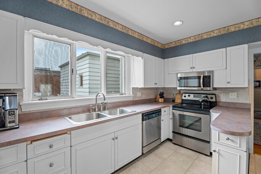 More Photos Of 32 E Main St, Mystic Office For Sale