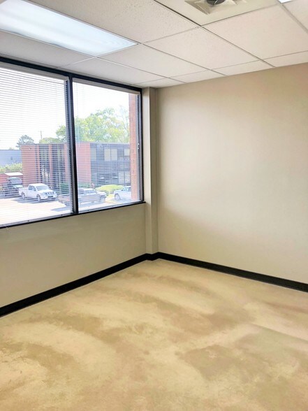 More Photos Of 1720 Kaliste Saloom Rd, Lafayette Office For Lease