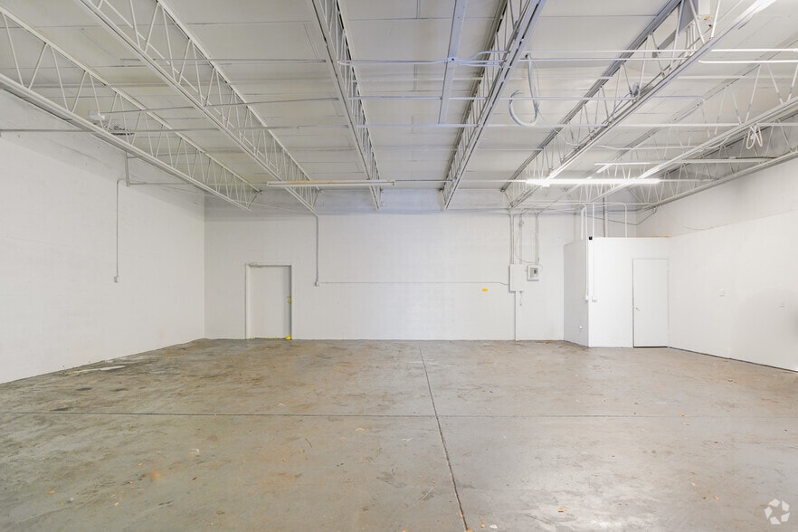 More Photos Of 14605 49th St N, Clearwater Light Distribution For Lease