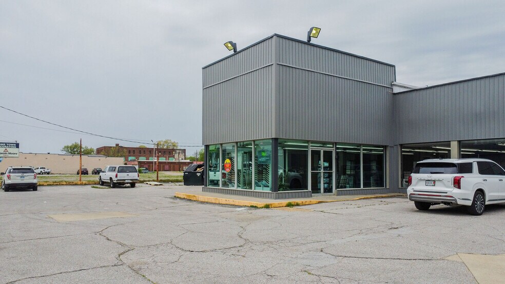 More Photos Of 901 Broadway St, Paducah Warehouse For Sale