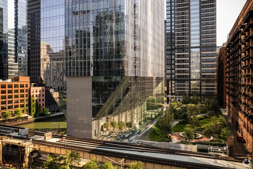 More Photos Of 150 N Riverside Plz, Chicago Office For Lease