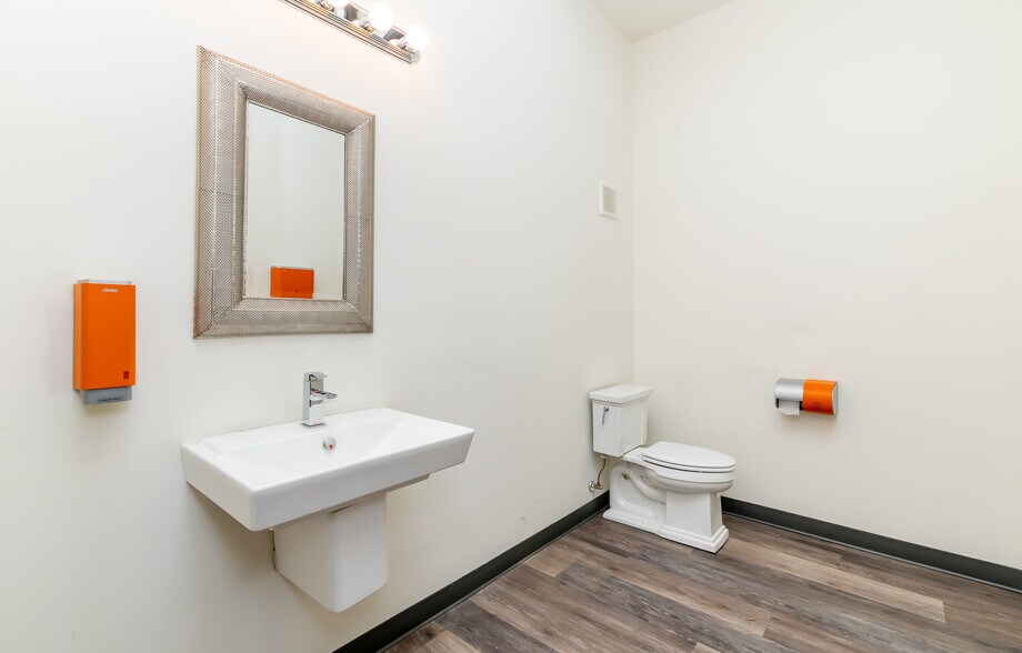 More Photos Of 10612-10614 Meeting St, Prospect Storefront Retail Office For Lease