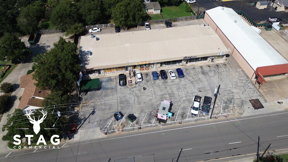 More Photos Of 1803-1813 N Elm St, Denton Restaurant For Sale