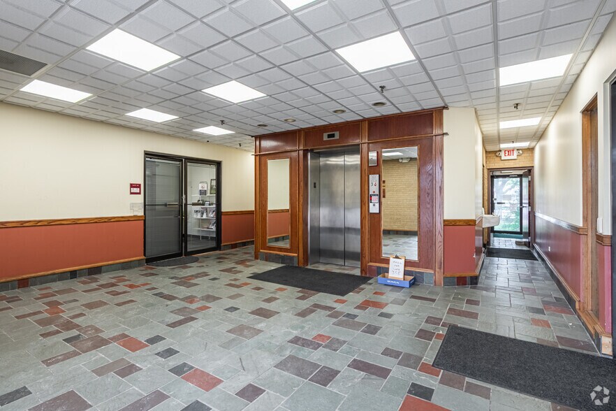 More Photos Of 17926 S Halsted St, Homewood Office For Sale