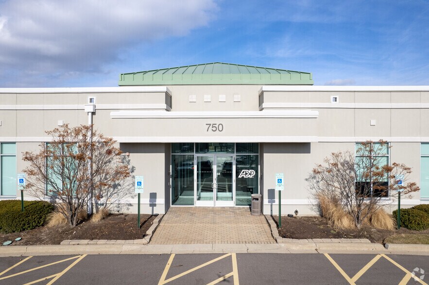 More Photos Of 750 Estate Dr, Deerfield Office For Lease