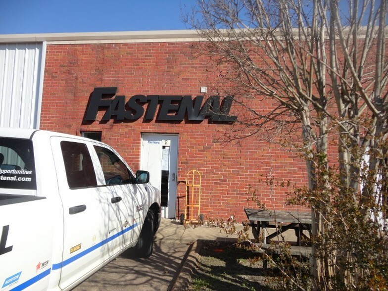 More Photos Of 310 Moore Ln, Collierville Warehouse For Lease