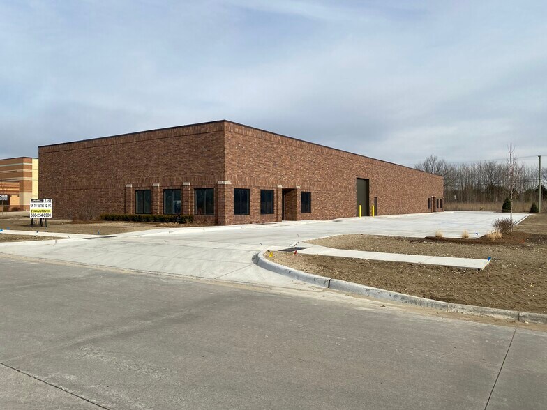 More Photos Of 51630-51640 Regency Center Dr, Macomb Township Manufacturing For Lease