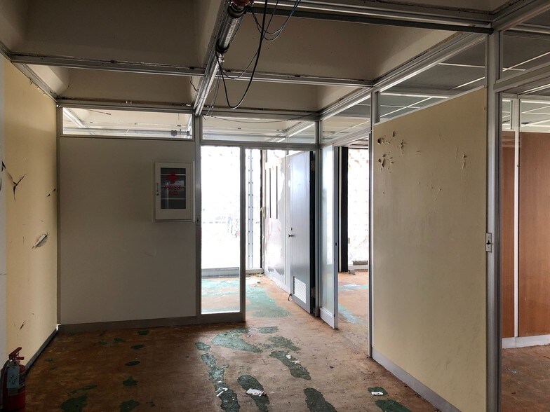 More Photos Of 16000-16200 Northland Dr, Southfield Office For Sale