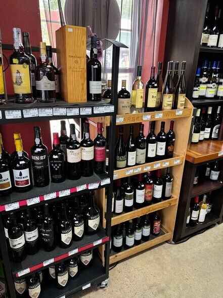 More Photos Of 200 E 6th St, Rolla General Retail For Sale