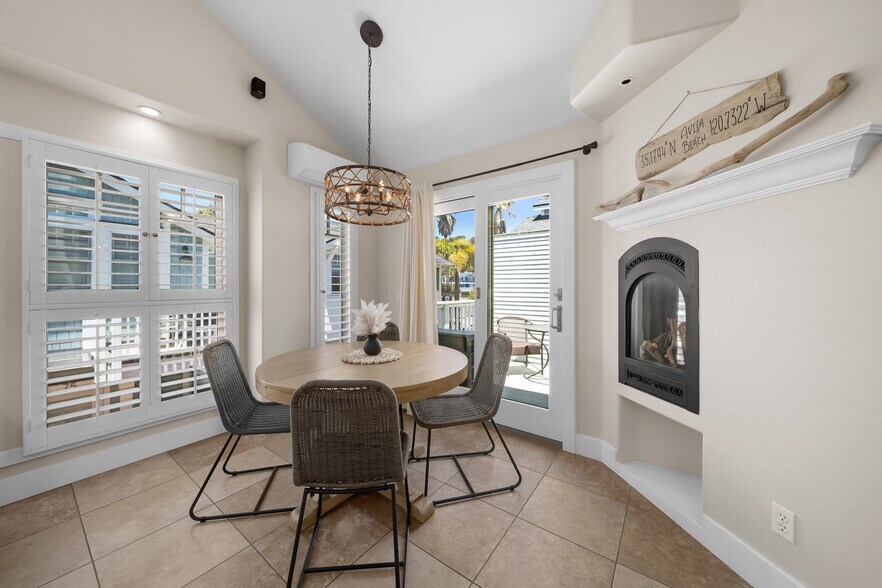 More Photos Of 74 San Francisco St, Avila Beach Flex For Sale