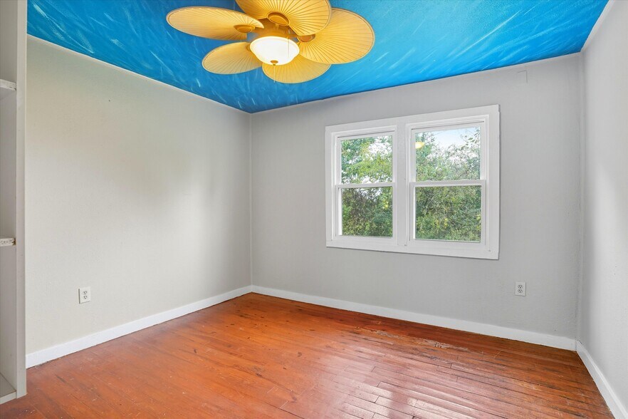 More Photos Of 100 Howard Ln, Oak Ridge Apartments For Sale