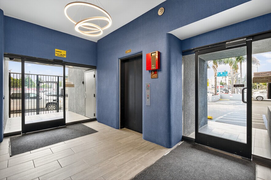 More Photos Of 10999 Riverside Dr, North Hollywood Loft Creative Space For Lease