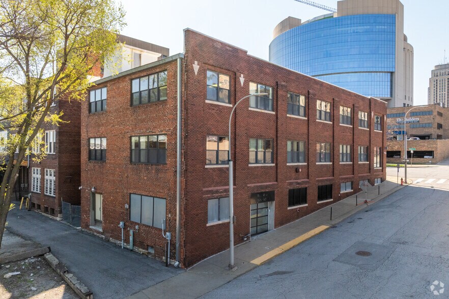 More Photos Of 400 Admiral Blvd, Kansas City Office For Sale