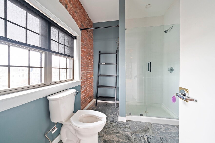 More Photos Of 12-16 Ericsson St, Boston Warehouse For Lease