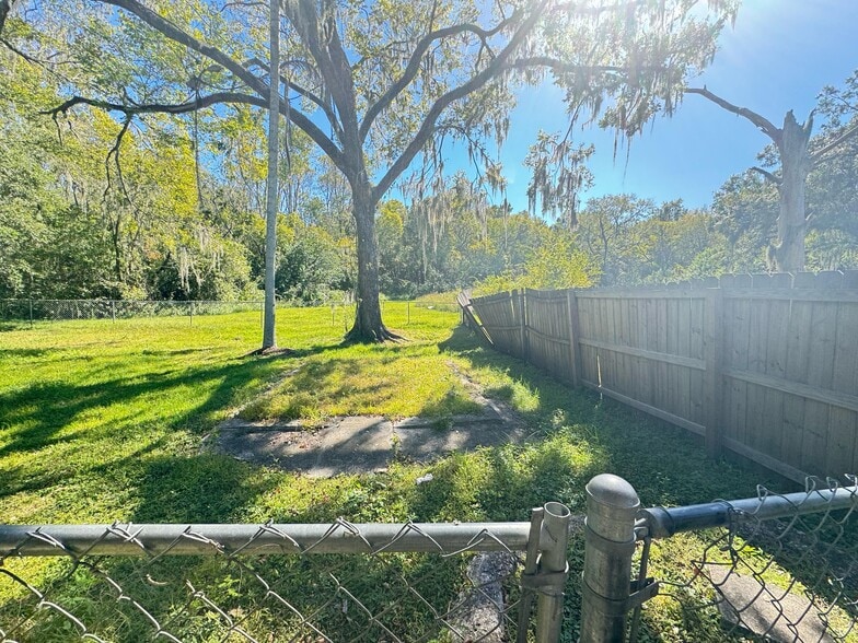 More Photos Of 809 E Alsobrook St, Plant City Flex For Sale