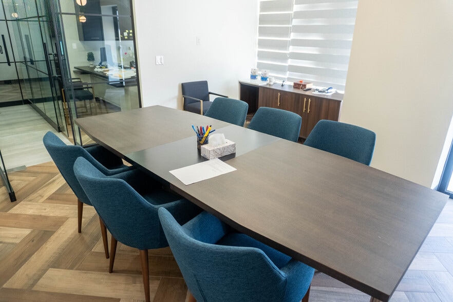 More Photos Of 2565 Steeles Ave E, Brampton General Retail For Sale