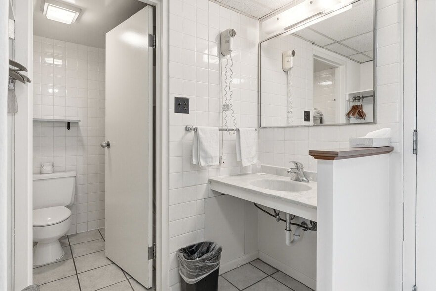 More Photos Of 6920 Motor Inn Dr, Huntingdon Hotel For Sale
