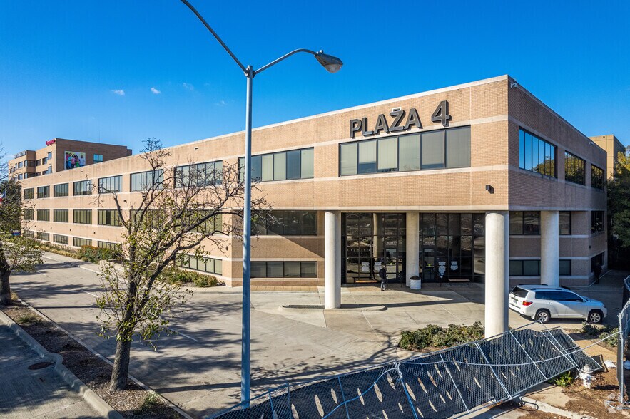 More Photos Of 9 Medical Pky, Farmers Branch Medical For Lease