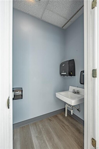 More Photos Of 6115 1st St, Newfane Office For Sale