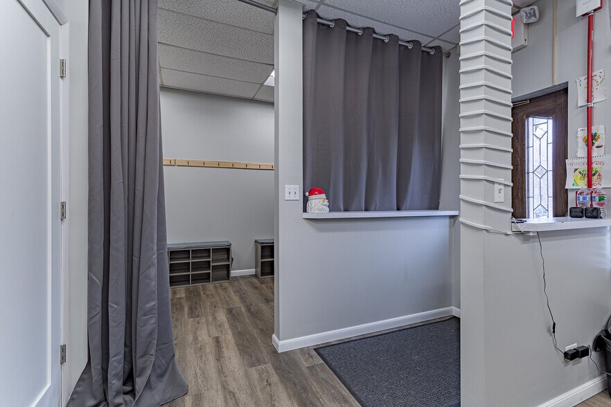 More Photos Of 1021-1041 Bonaventure Dr, Elk Grove Village Medical For Sale