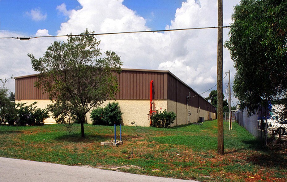 More Photos Of 5307 East Ave, Mangonia Park Warehouse For Lease