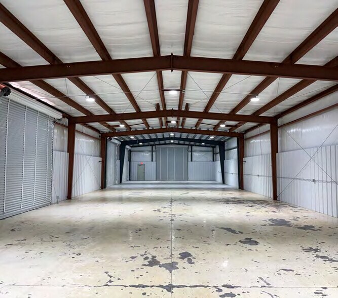 More Photos Of 207 Production Dr, Yorktown Warehouse For Lease