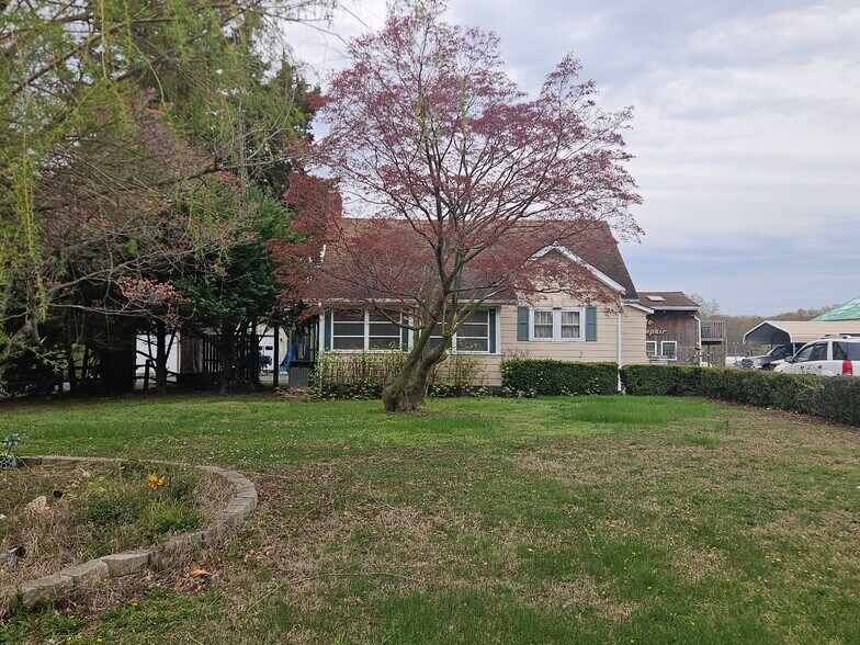 More Photos Of 1737 S Burlington Rd, Bridgeton Flex For Sale