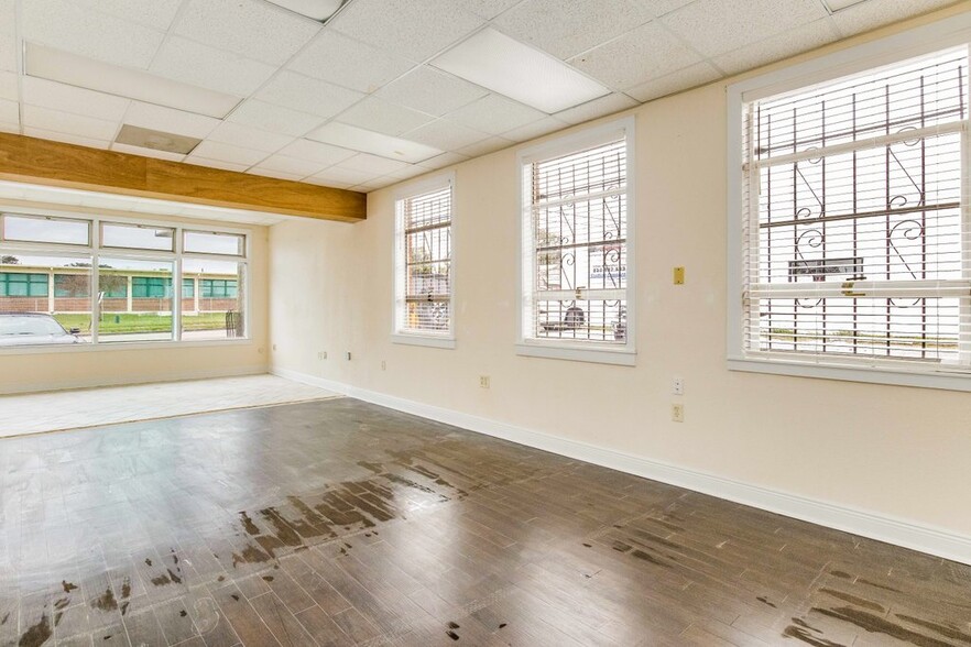More Photos Of 2220 N Palafox St, Pensacola Medical For Sale