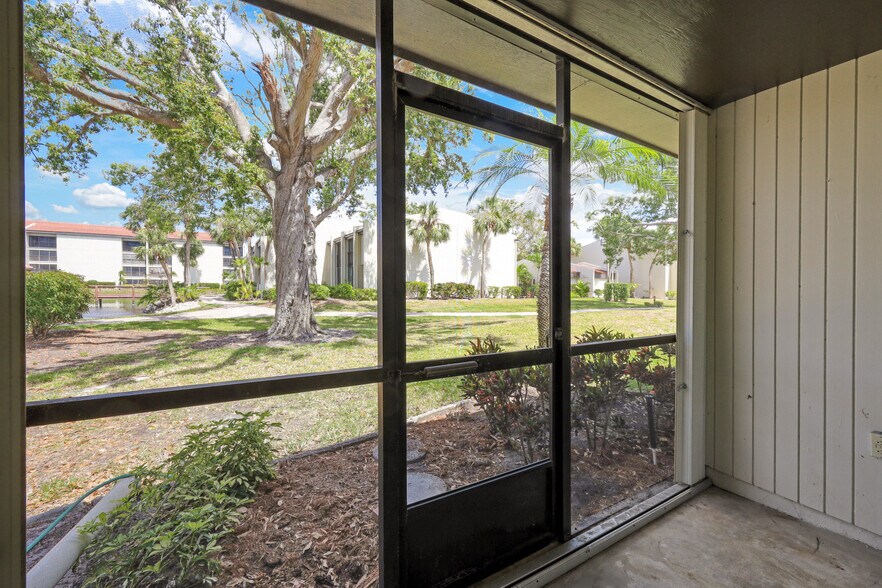 More Photos Of 4411 E Mainmast Ct, Fort Myers Specialty For Sale