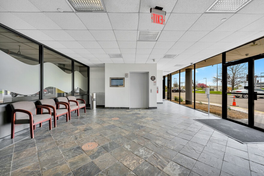 More Photos Of 800 Enterprise Dr, Oak Brook Office For Sale
