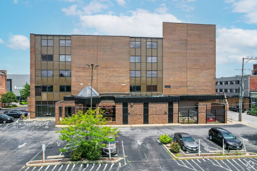 More Photos Of 222 E Main St, Belleville Office For Lease