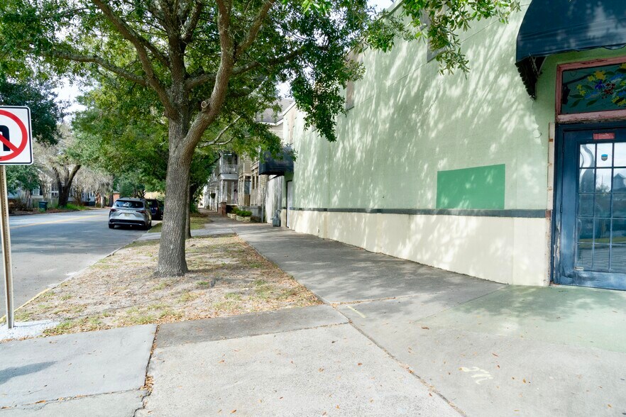 More Photos Of 711-719 E Broad St, Savannah Restaurant For Lease