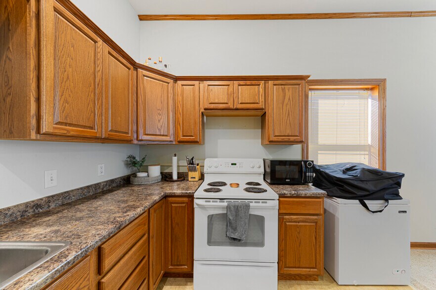 More Photos Of 305 Main St, Henderson Storefront Retail Residential For Sale