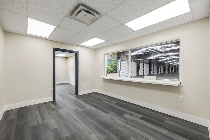 More Photos Of 10410 NW South River Dr, Medley Land For Lease
