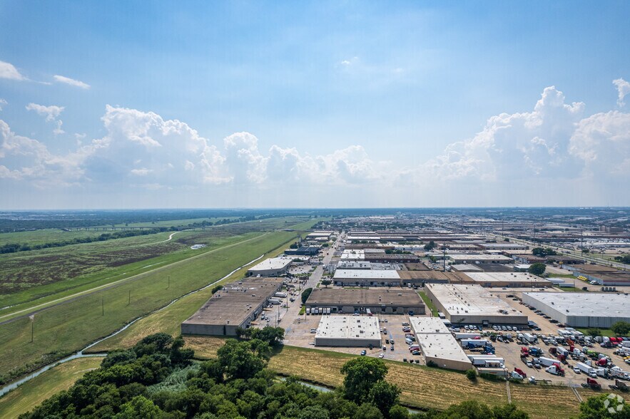 More Photos Of 3001 Quebec St, Dallas Light Distribution For Lease