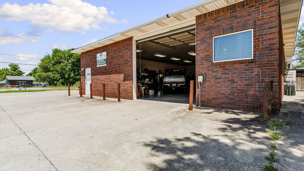 More Photos Of 65 W Main St, Farmington Freestanding For Sale