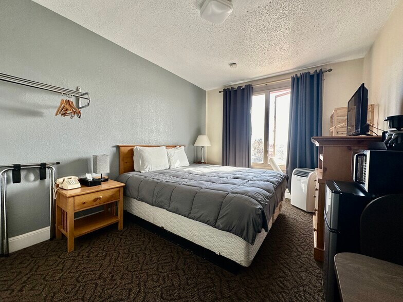 More Photos Of 925 1st Ave, Monte Vista Hotel For Sale