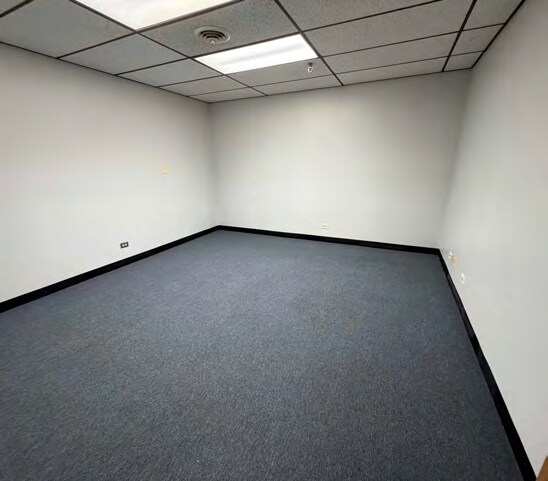 More Photos Of 511-515 Thornhill Dr, Carol Stream Medical For Sale