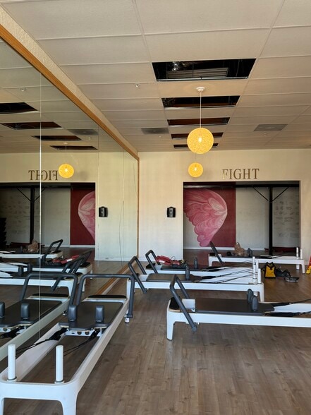 More Photos Of 23460 Cinema Dr, Valencia Unknown For Lease